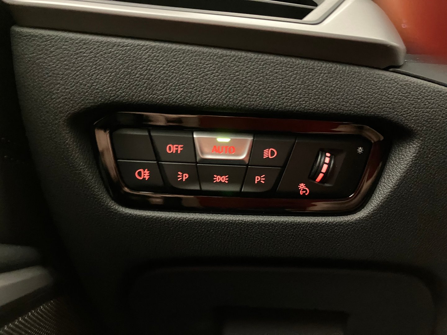 BMW 318d 48 V Aut. | Bild 10 von 31