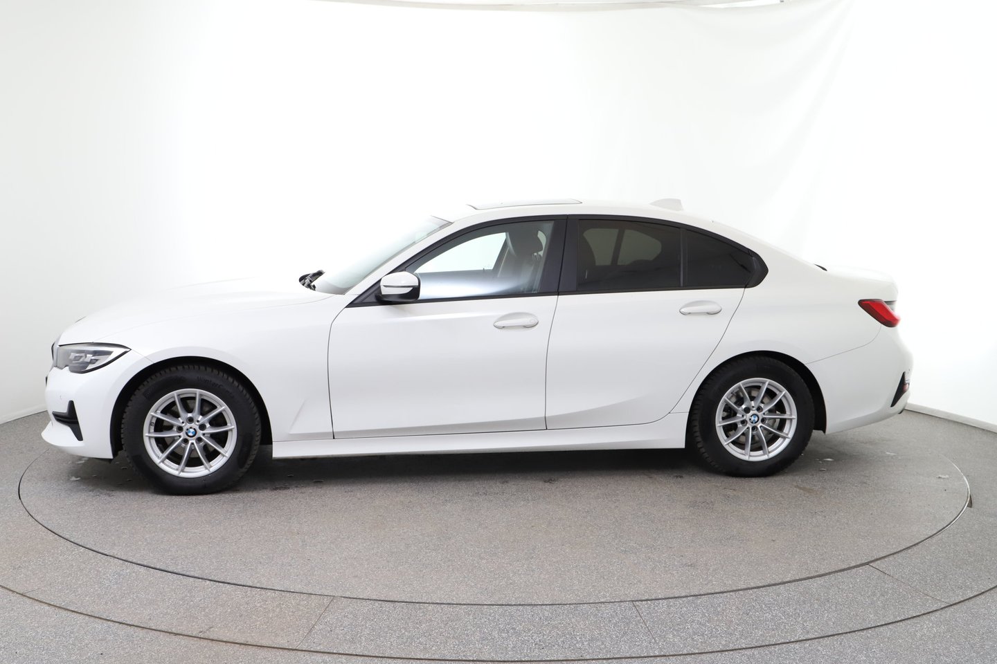 BMW 318d 48 V Aut. | Bild 2 von 31