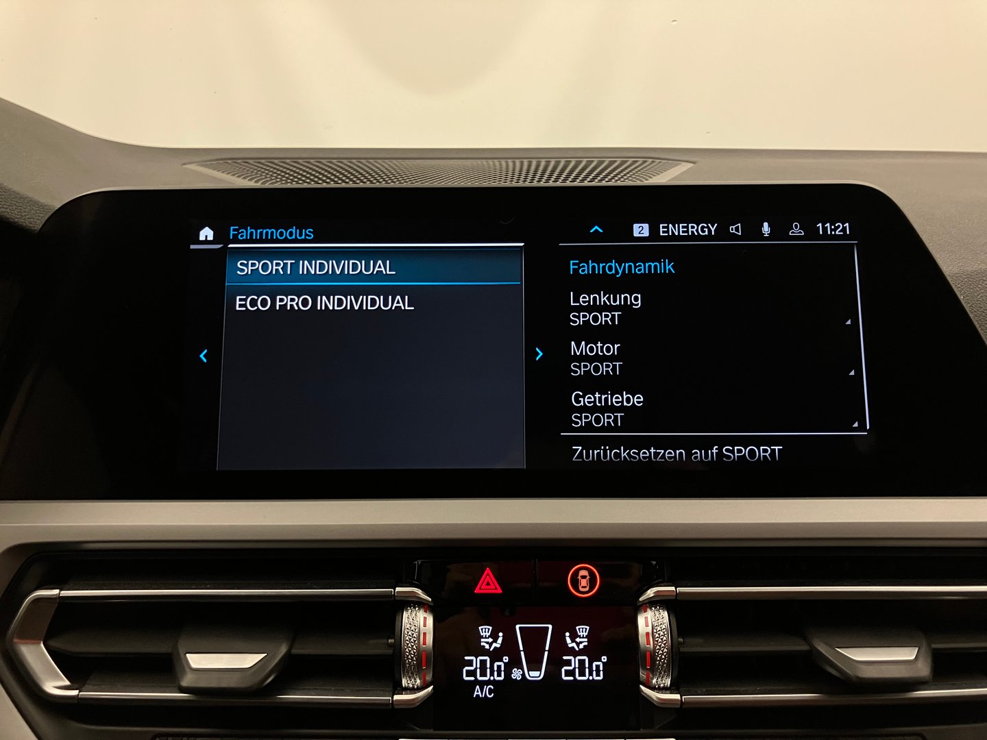 BMW 318d 48 V Aut. | Bild 21 von 31