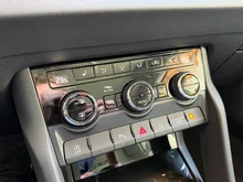 Škoda Karoq Selection TSI DSG ACT in Graphit-Grau Metallic