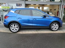 SEAT Arona Xperience 1.0 TSI in Saphir-Blau Metallic