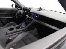 Porsche Taycan 4S Cross Turismo in schwarz
