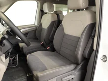 VW Multivan Edition eHybrid 180 kW 4MOTION in Candyweiß/Dach Deepblack
