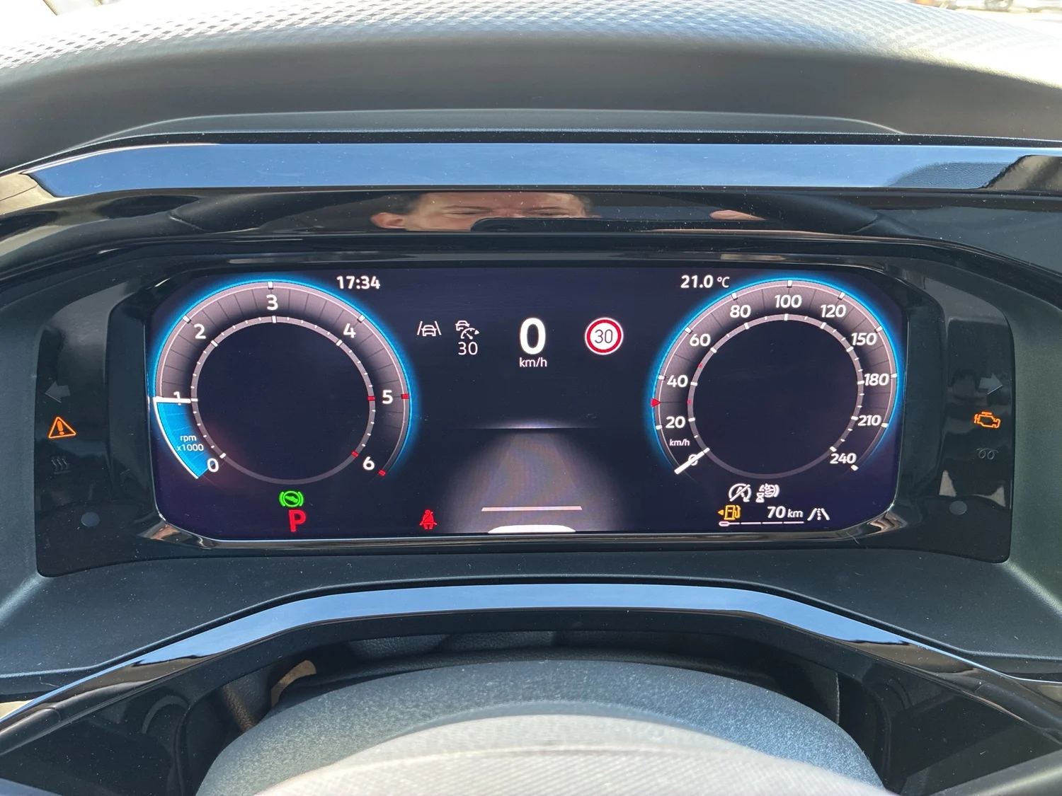 Bild eines VW Multivan Business ÜH TDI