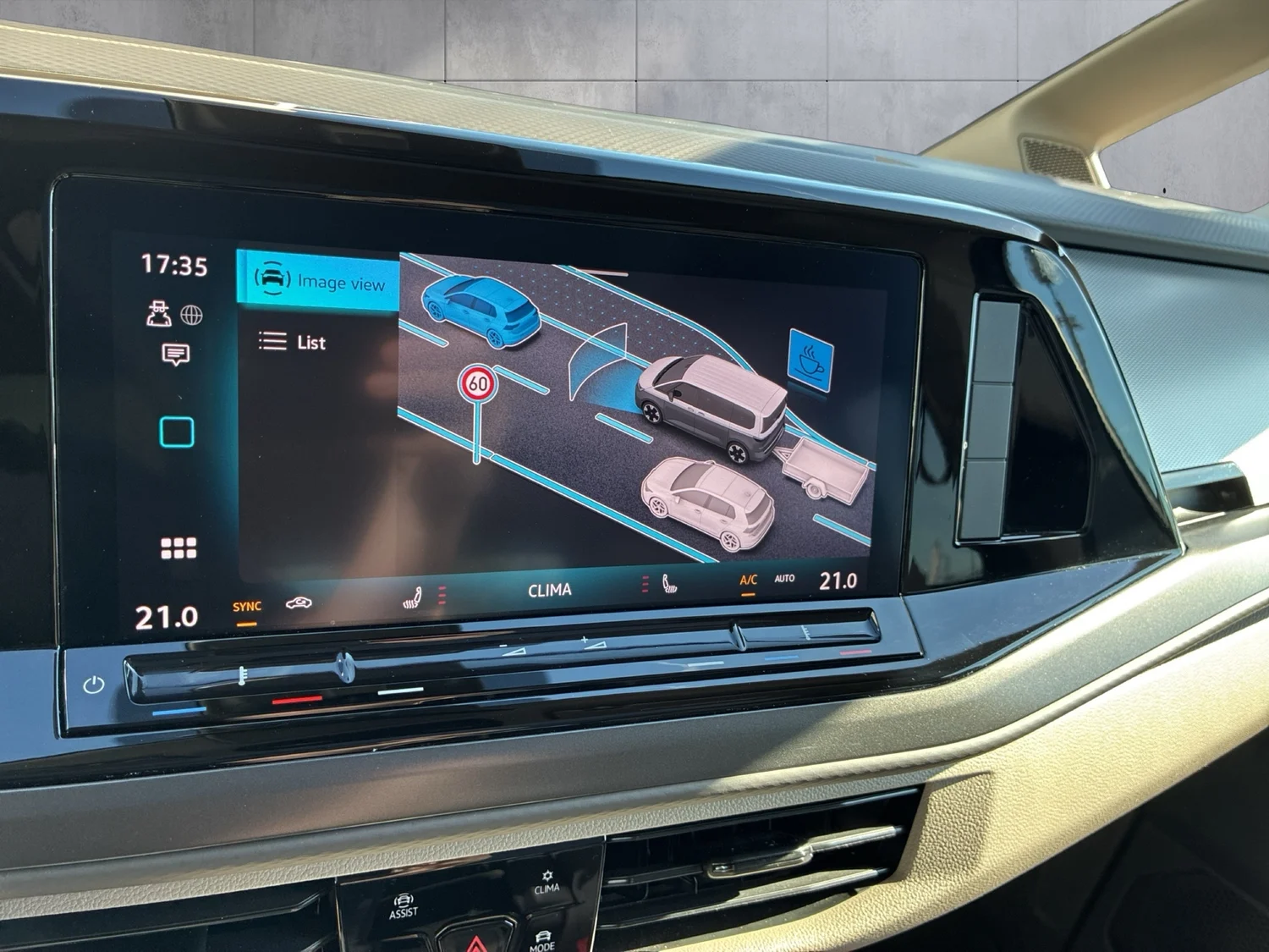 Bild eines VW Multivan Business ÜH TDI