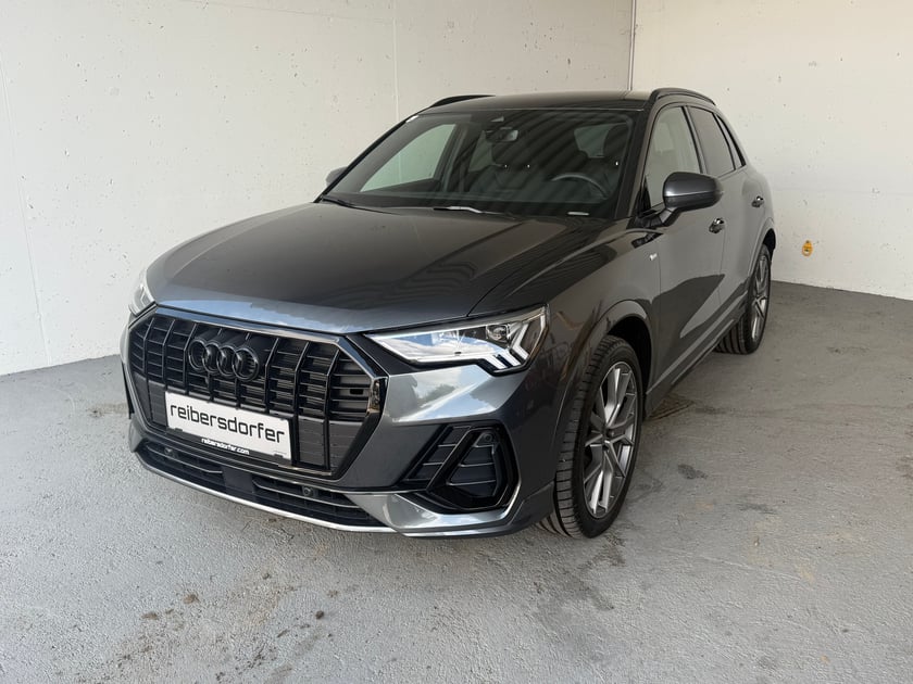 Audi Q3 35 TFSI admired