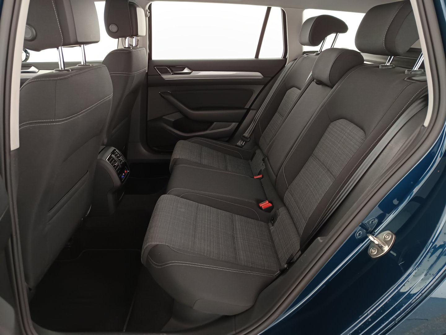 VW Passat Variant Business TDI DSG | Bild 28 von 33