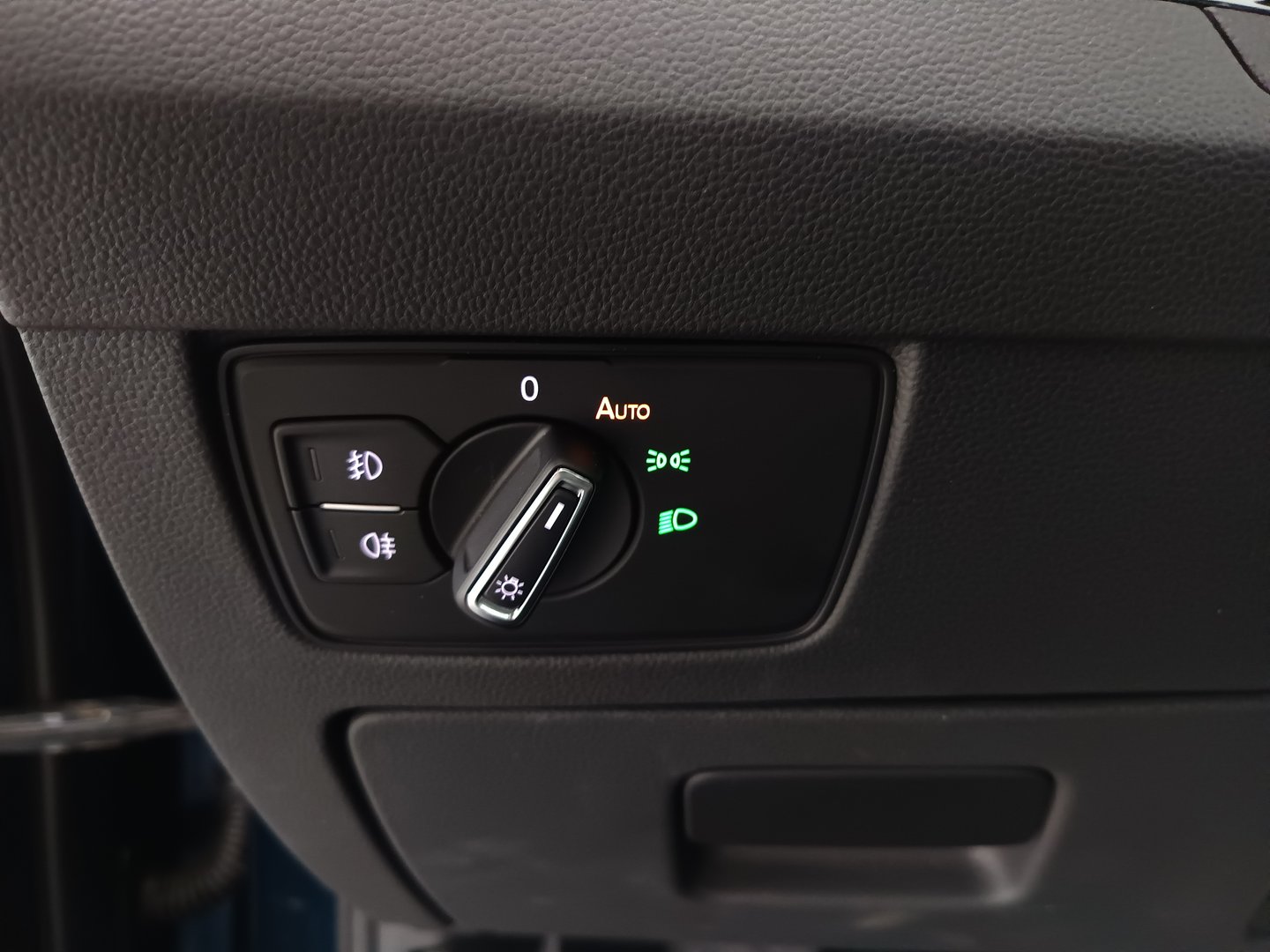 VW Passat Variant Business TDI DSG | Bild 12 von 33
