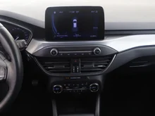 Ford Focus Traveller 1,0 EcoBoost Active Business in Magnetic-Grau