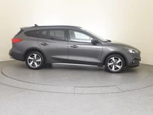 Ford Focus Traveller 1,0 EcoBoost Active Business in Magnetic-Grau