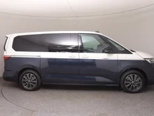 VW Multivan Style ÜH eHybrid 180 kW 4MOTION in Candyweiß / Starlight Blue Metallic