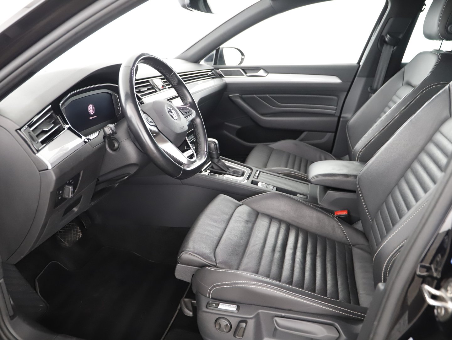 VW Passat Var. Business TDI SCR 4MOTION DSG | Bild 13 von 30