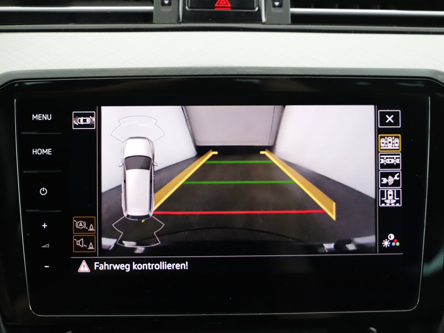 VW Passat Var. Business TDI SCR 4MOTION DSG | Bild 19 von 30