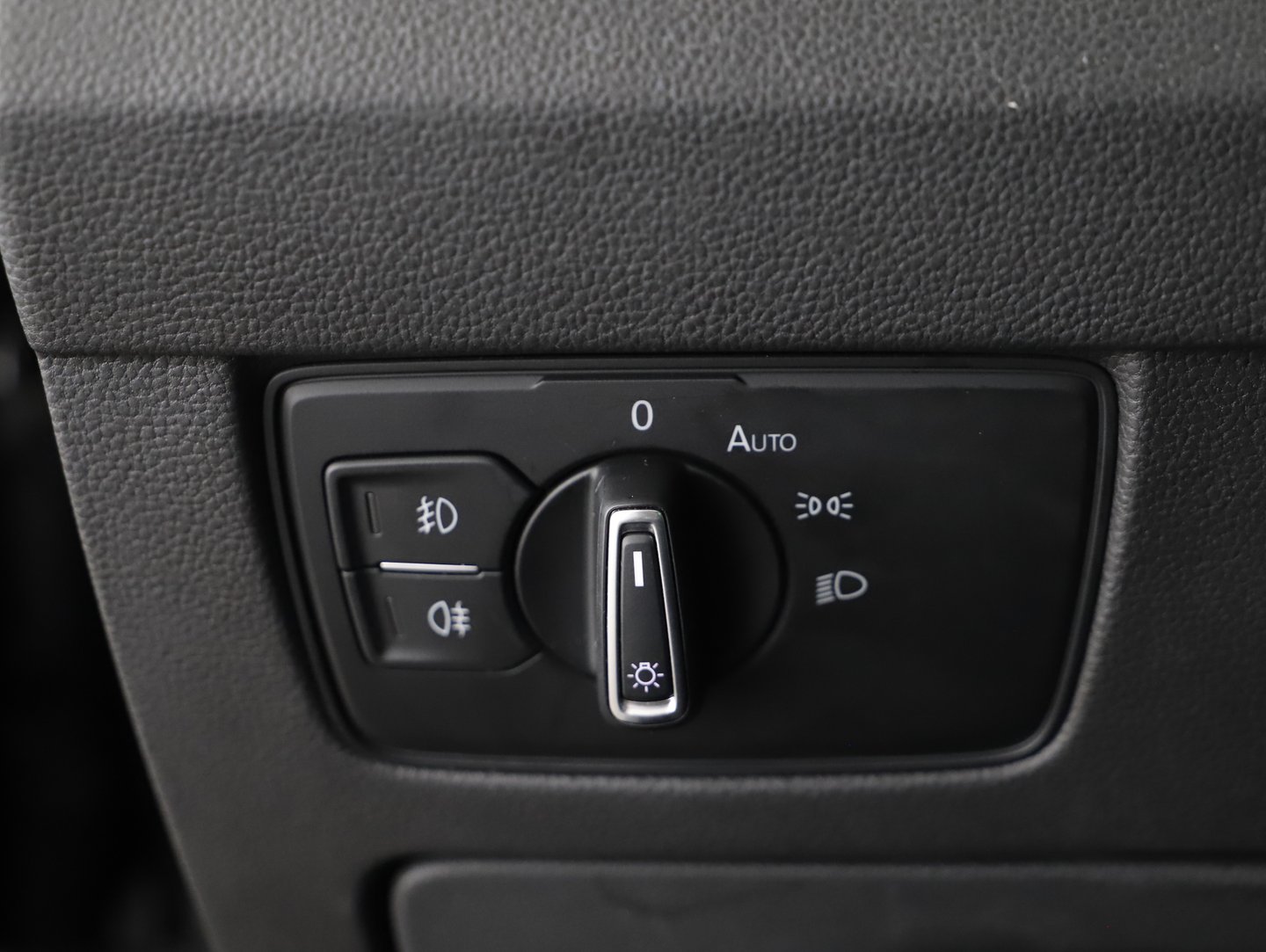 VW Passat Var. Business TDI SCR 4MOTION DSG | Bild 12 von 30