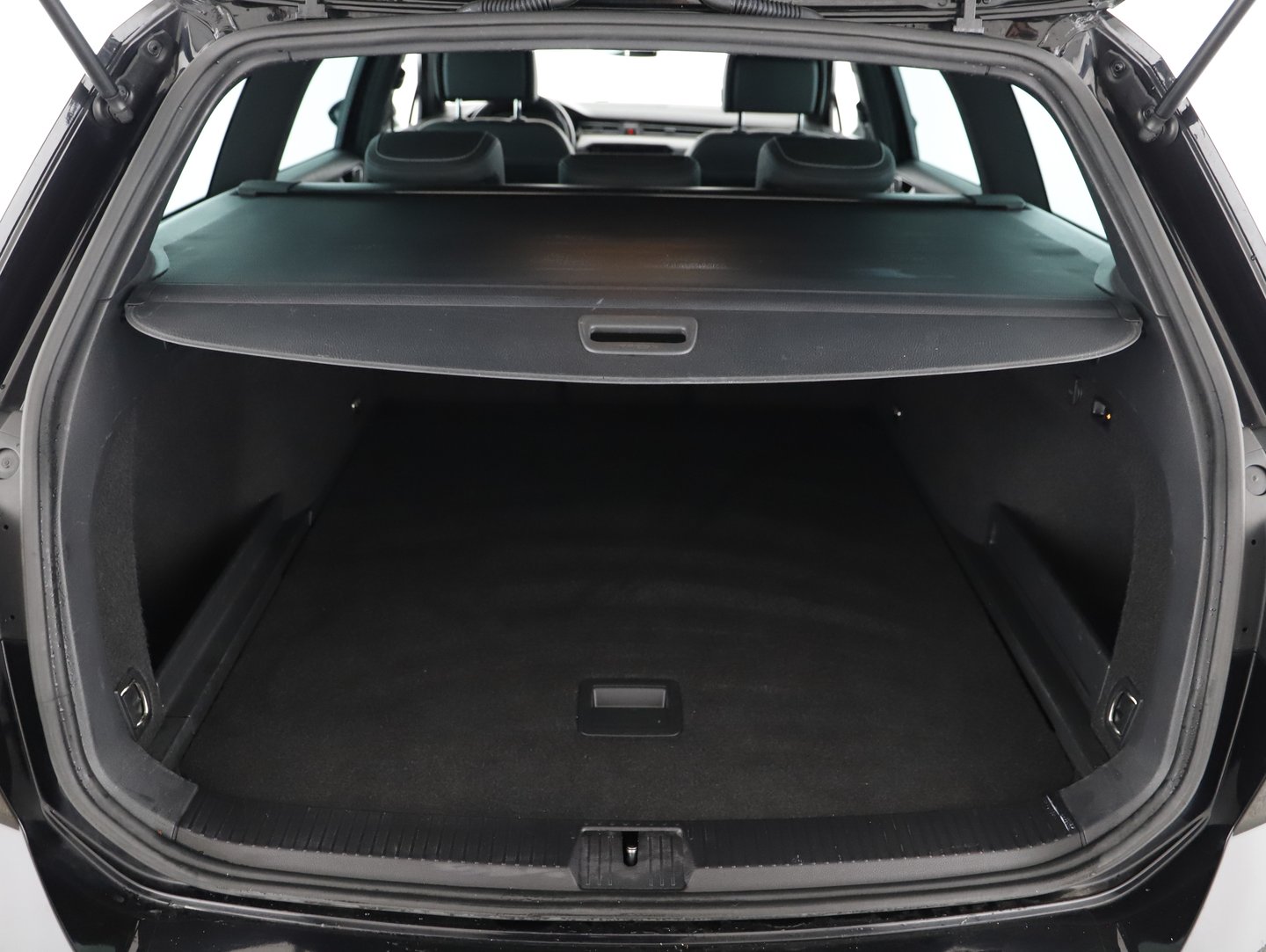 VW Passat Var. Business TDI SCR 4MOTION DSG | Bild 25 von 30