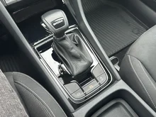 Škoda Karoq Selection TSI DSG ACT in 2Y Moon-Weiss Metallic