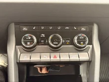 Škoda Karoq Selection TSI DSG ACT in 2Y Moon-Weiss Metallic