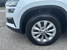 Škoda Karoq Selection TSI DSG ACT in 2Y Moon-Weiss Metallic