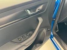 Škoda Karoq Sportline TDI DSG in Race-Blau Metallic