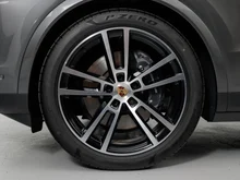 Porsche Cayenne E-Hybrid Coupé in QUARZITGRAUMETALLIC