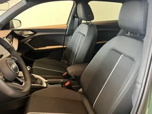 Audi A1 Sportback 25 TFSI intense in Distriktgrün Metallic