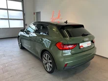 Audi A1 Sportback 25 TFSI intense in Distriktgrün Metallic