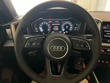 Audi A1 Sportback 25 TFSI intense in Distriktgrün Metallic