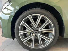 Audi A1 Sportback 25 TFSI intense in Distriktgrün Metallic