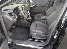 Audi Q4 e-tron 45 e-tron quattro in Mythosschwarz metallic