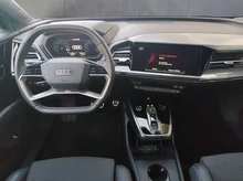 Audi Q4 e-tron 45 e-tron quattro in Mythosschwarz metallic