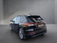 Audi Q4 e-tron 45 e-tron quattro in Mythosschwarz metallic