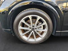 Audi Q4 e-tron 45 e-tron quattro in Mythosschwarz metallic