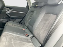 Audi e-tron 55 quattro 300 kW Business in Galaxisblau met.