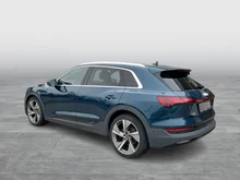 Audi e-tron 55 quattro 300 kW Business in Galaxisblau met.