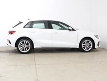 Audi A3 Sportback 30 TFSI intense in ibisweiß