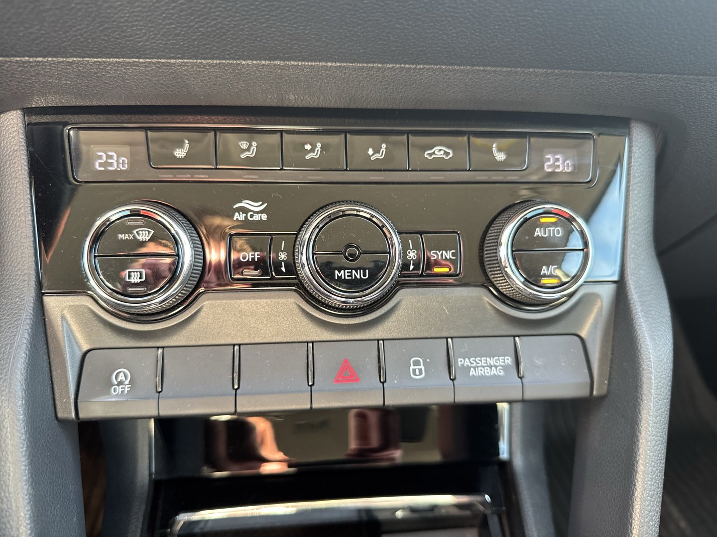 Škoda KAROQ 4x4 Ambition SC TDI DSG | Bild 17 von 22