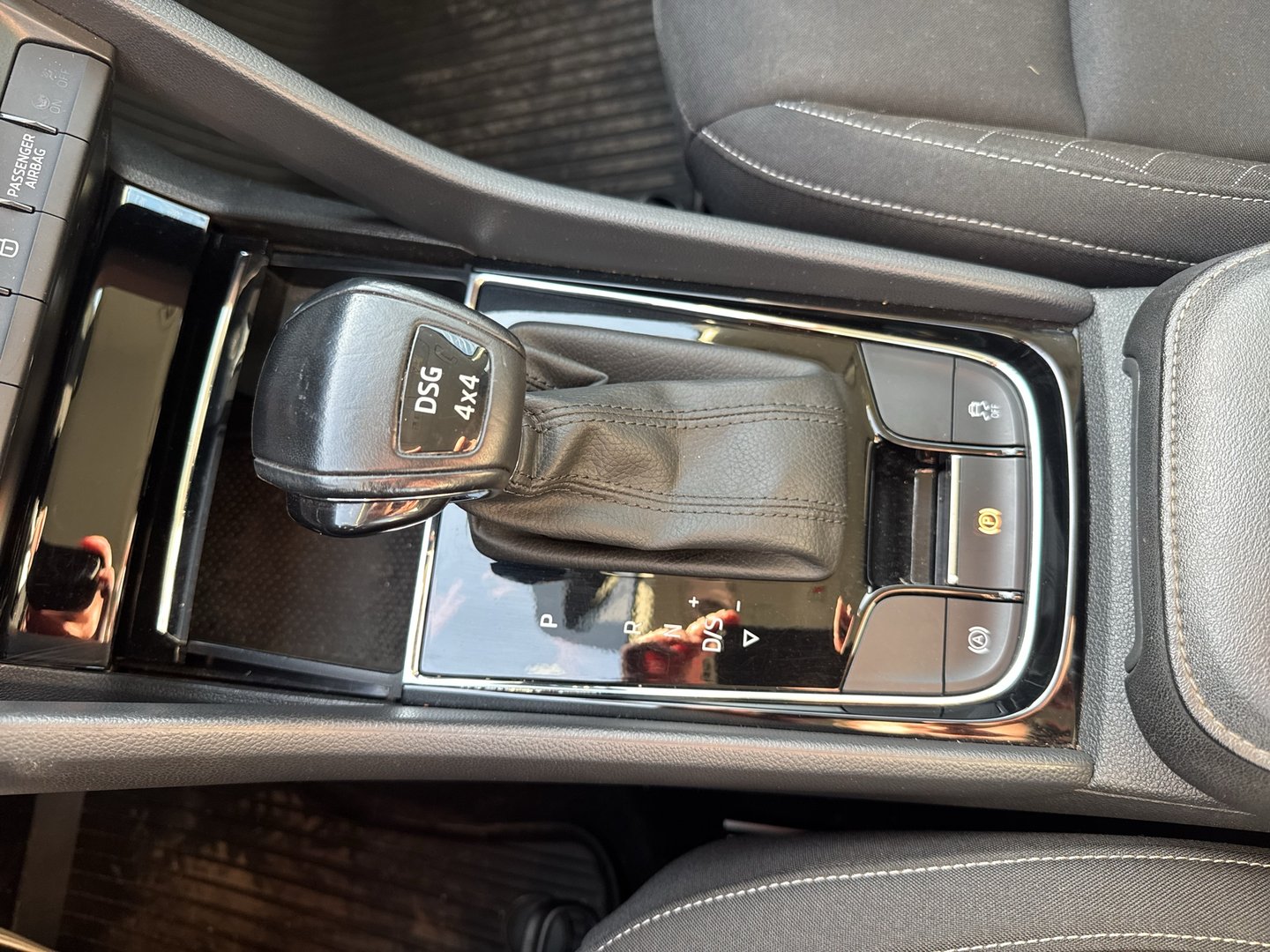 Škoda KAROQ 4x4 Ambition SC TDI DSG | Bild 18 von 22