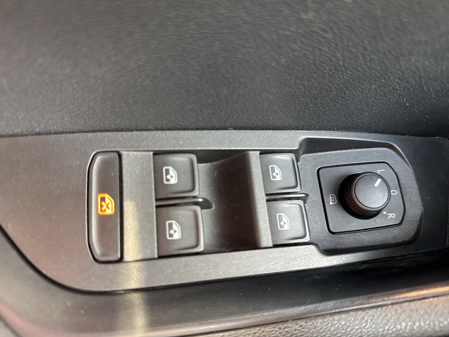 Škoda KAROQ 4x4 Ambition SC TDI DSG | Bild 13 von 22