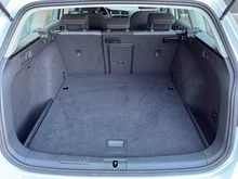 VW Golf Variant Comfortline TDI SCR in Pure White