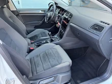 VW Golf Variant Comfortline TDI SCR in Pure White
