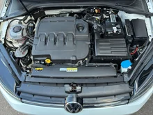 VW Golf Variant Comfortline TDI SCR in Pure White