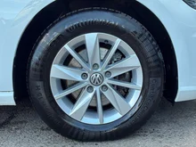 VW Golf Variant Comfortline TDI SCR in Pure White