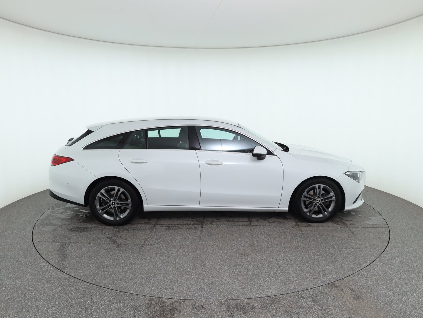 Mercedes CLA 180 d Shooting Brake | Bild 4 von 29