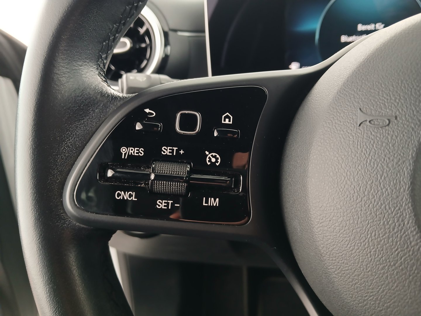 Mercedes CLA 180 d Shooting Brake | Bild 16 von 29