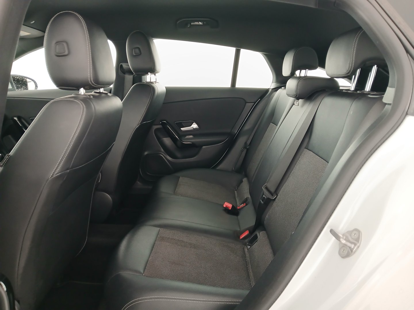 Mercedes CLA 180 d Shooting Brake | Bild 25 von 29