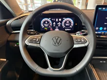 VW T-Roc Life eTSI DSG in Pure White Dach Black Uni