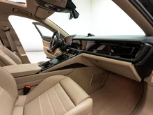 Porsche Panamera 4 E-Hybrid in hellgrau - metallic