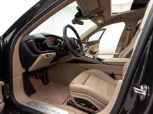 Porsche Panamera 4 E-Hybrid in hellgrau - metallic