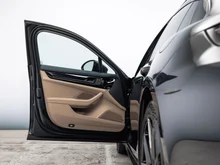 Porsche Panamera 4 E-Hybrid in hellgrau - metallic