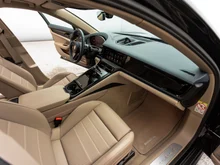 Porsche Panamera 4 E-Hybrid in hellgrau - metallic